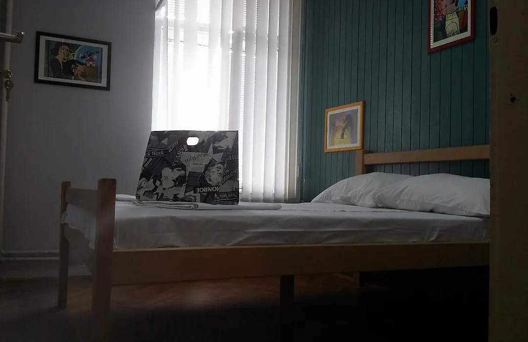 Hostel Yolo-1